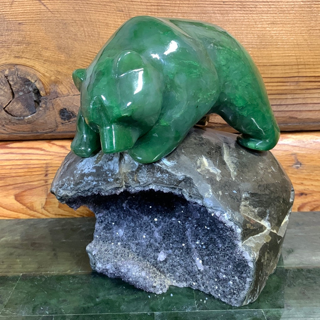 Jade bear on amethyst base