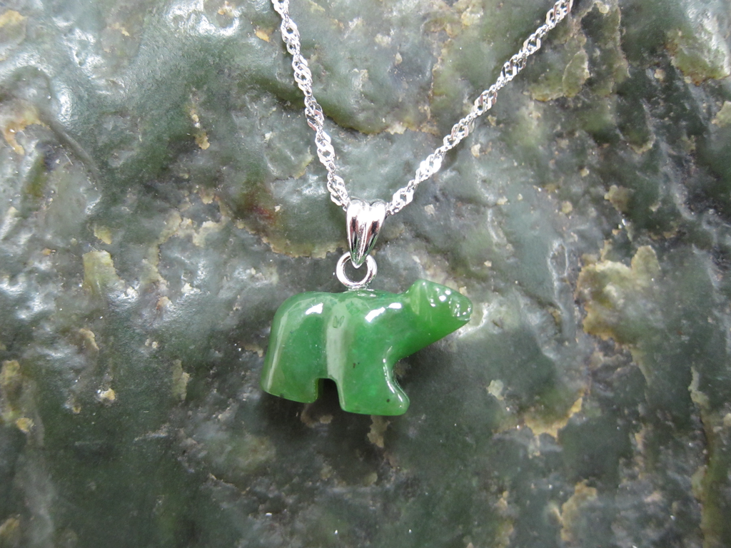 Jade Bear Pendant Necklace (silver)